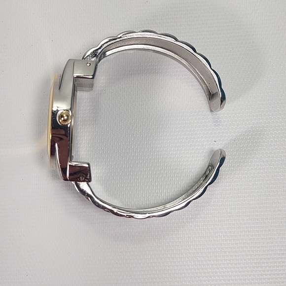 La Rochelle Gold Silver Tone Clamshell Bracelet Ladies Watch, New Battery - Picture 4 of 8